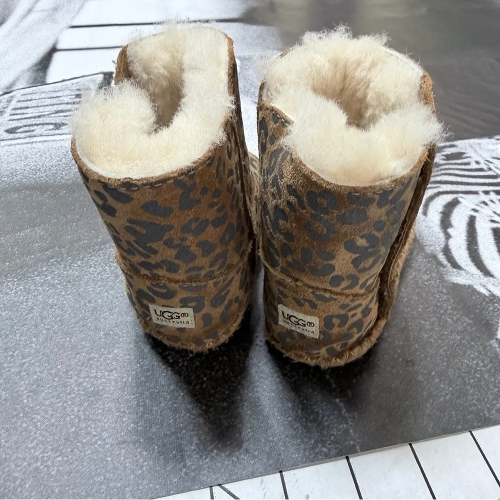 UGG Australia Cassie Leopard Brown Baby size 2/3 Shearling Lined Booties